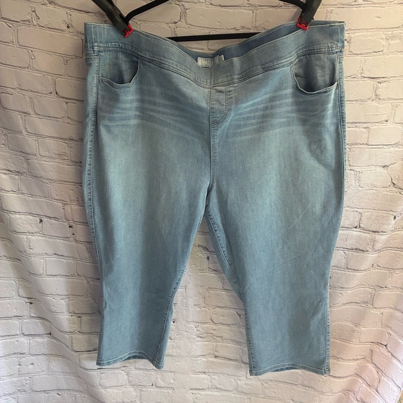 Torrid Denim Women’s Plus Size Lean Jean Crop Jegging Pants Light Blue Size 5 - Picture 1 of 8